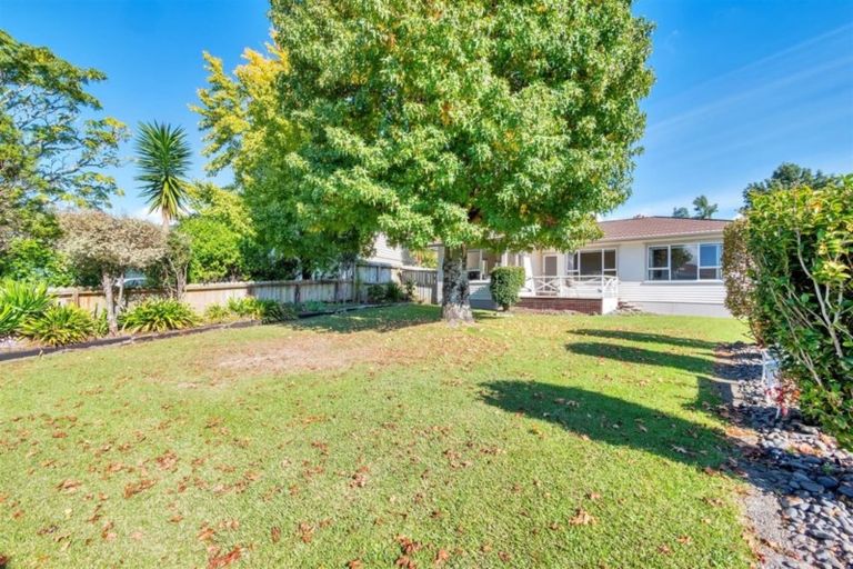 Photo of property in 20 Spence Road, Henderson, Auckland, 0612