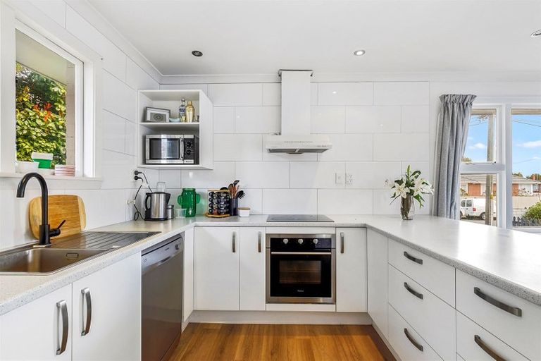 Photo of property in 12 Greenhurst Street, Sockburn, Christchurch, 8042