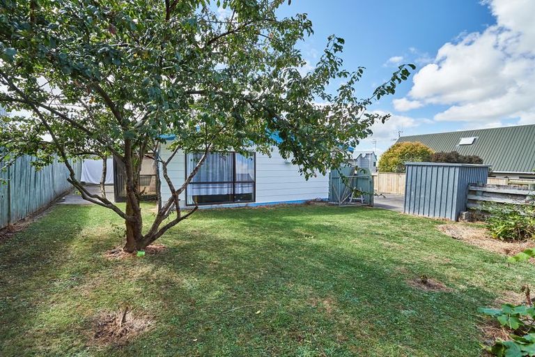Photo of property in 2/4 Colonial Place, Kelvin Grove, Palmerston North, 4414
