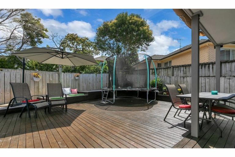 Photo of property in 1/38 Sailfish Drive, West Harbour, Auckland, 0618