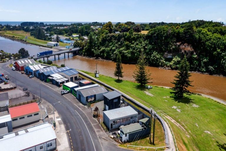 Photo of property in 14 West Quay, Waitara, 4320