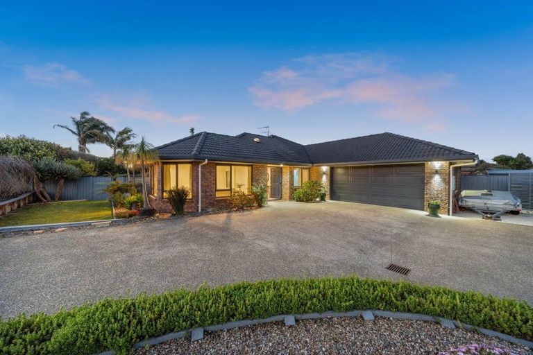 Photo of property in 62 Lough Bourne Drive, Pukekohe, 2120