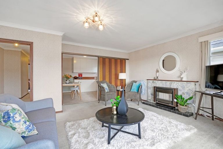 Photo of property in 136 Mana Esplanade, Paremata, Porirua, 5026