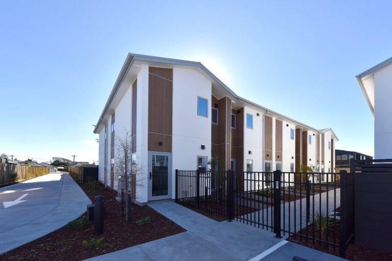 Photo of property in 2/62 Bowhill Road, New Brighton, Christchurch, 8083