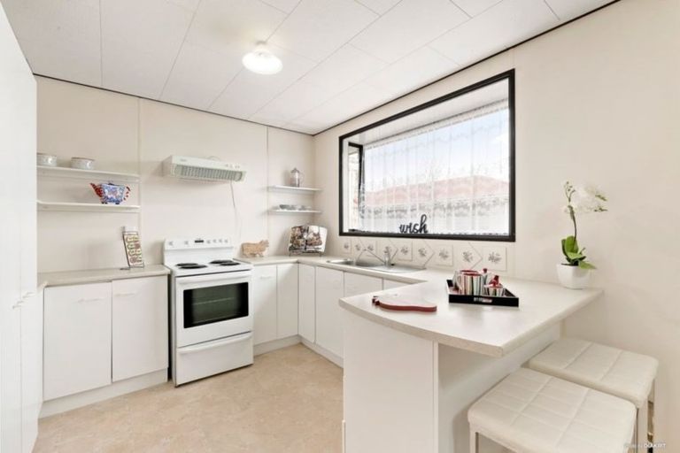 Photo of property in 2/115 Old Wairoa Road, Papakura, 2110