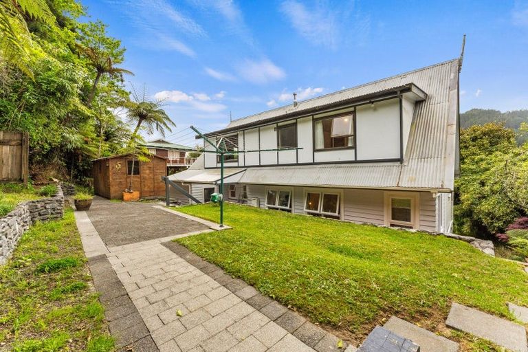 Photo of property in 24 Jocelyn Crescent, Pinehaven, Upper Hutt, 5019