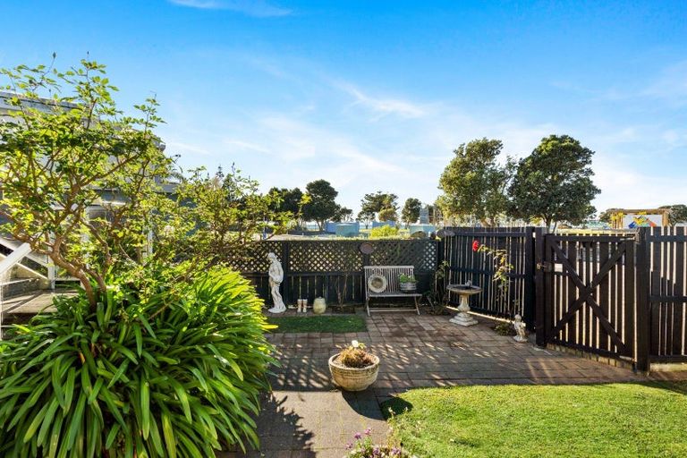 Photo of property in 35 Charles Street, Westshore, Napier, 4110