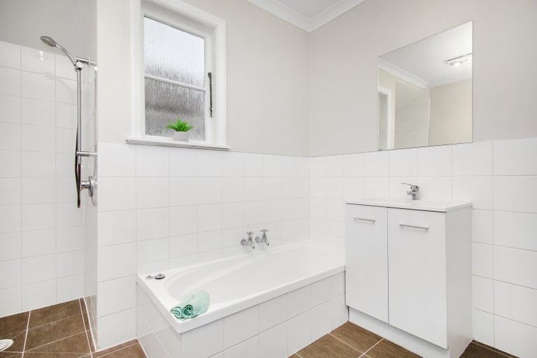 Photo of property in 19 Kowhai Avenue, Ebdentown, Upper Hutt, 5018