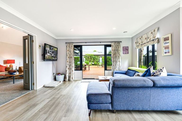 Photo of property in 4 Harrogate Place, Grandview Heights, Hamilton, 3200