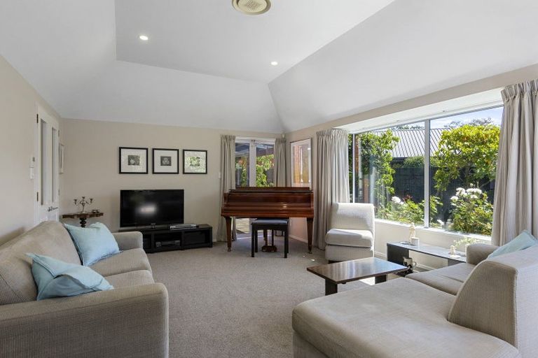 Photo of property in 1 Kelson Lane, Ilam, Christchurch, 8041
