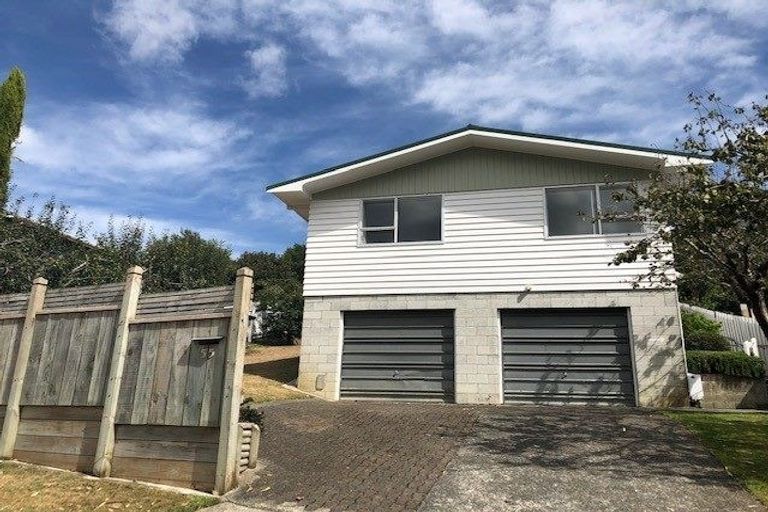 Photo of property in 55 Norana Road, Timberlea, Upper Hutt, 5018