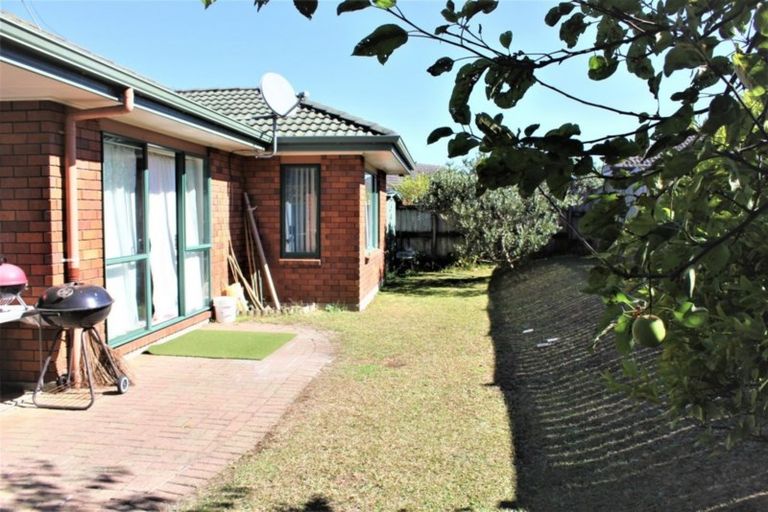 Photo of property in 5 Sandwick Drive, Weymouth, Auckland, 2103