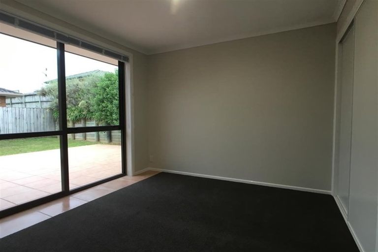 Photo of property in 10 Mt Lebanon Crescent, The Gardens, Auckland, 2105
