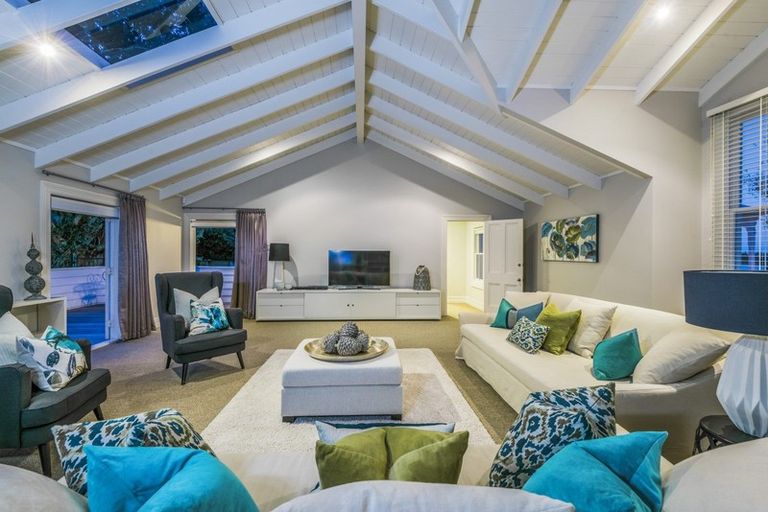 Photo of property in 28 Stanley Point Road, Stanley Point, Auckland, 0624