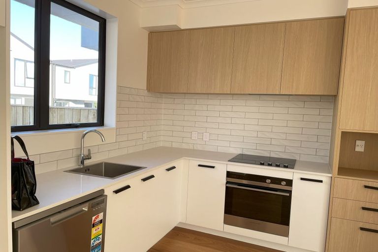 Photo of property in 22 Waipuhinui Way, Wiri, Auckland, 2104