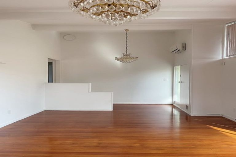 Photo of property in 1/17 Powrie Street, Glenfield, Auckland, 0629