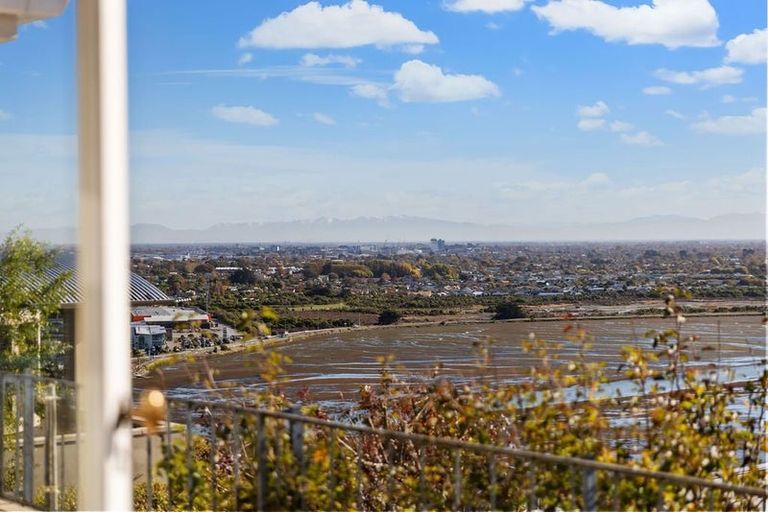 Photo of property in 25 Te Awakura Terrace, Mount Pleasant, Christchurch, 8081