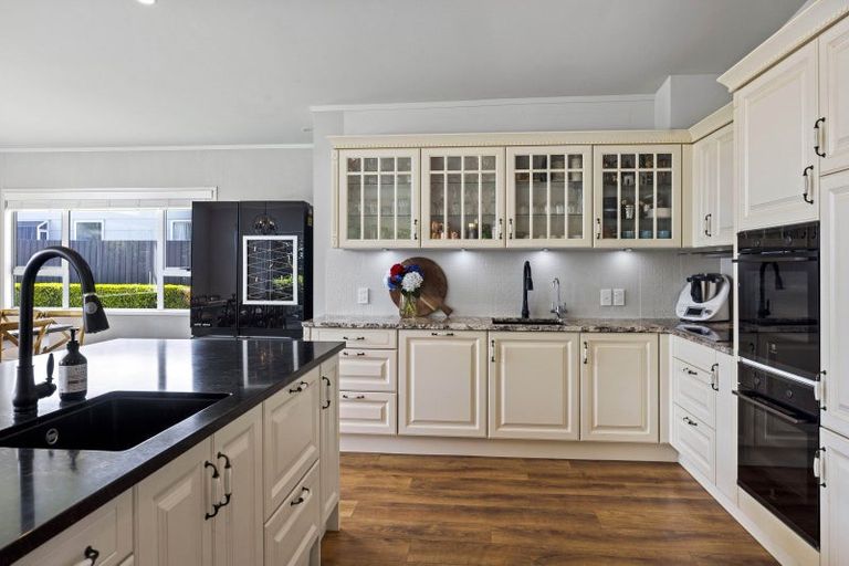 Photo of property in 326 South Road, Hawera, 4610