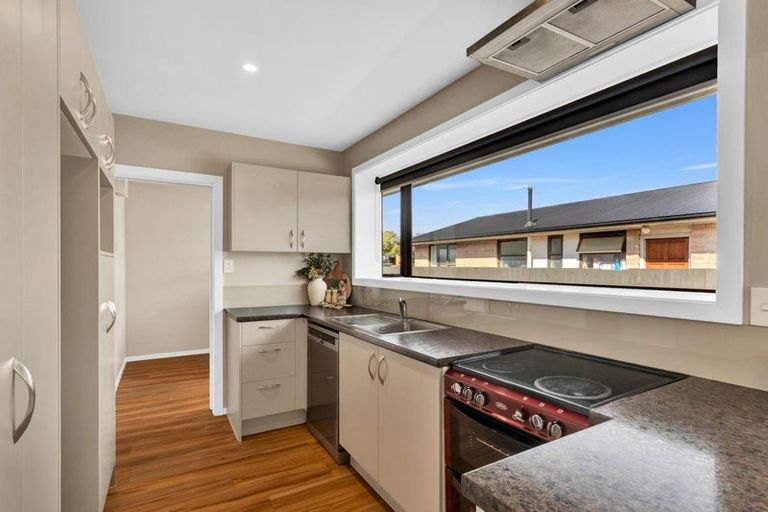 Photo of property in 12 Esk Place, Aranui, Christchurch, 8061