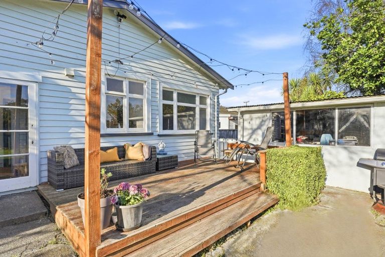 Photo of property in 17 Hutchison Crescent, Durie Hill, Whanganui, 4500
