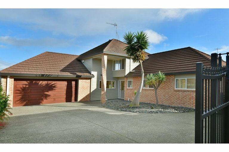 Photo of property in 168 Centreway Road, Orewa, 0931