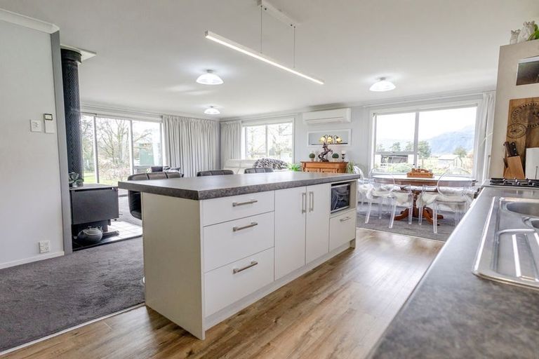 Photo of property in 390 Robertson Road, Harihari, 7884