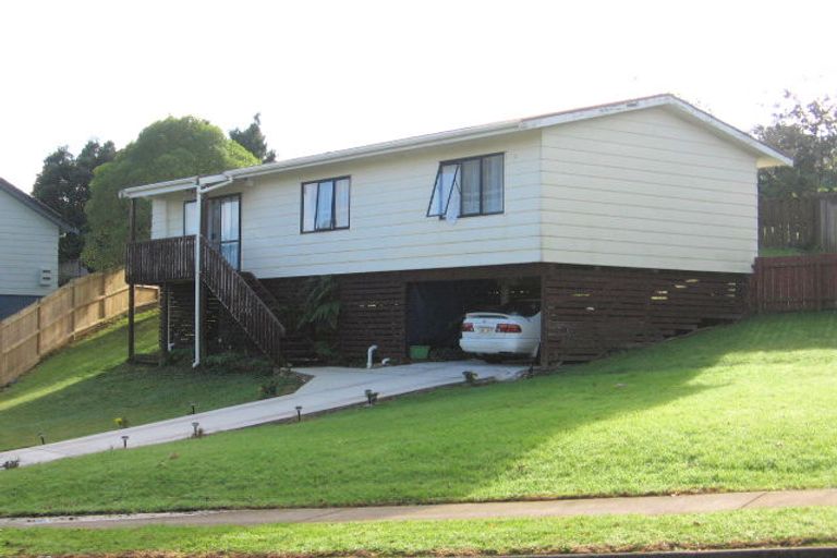 Photo of property in 6 Melia Grove, Goodwood Heights, Auckland, 2105