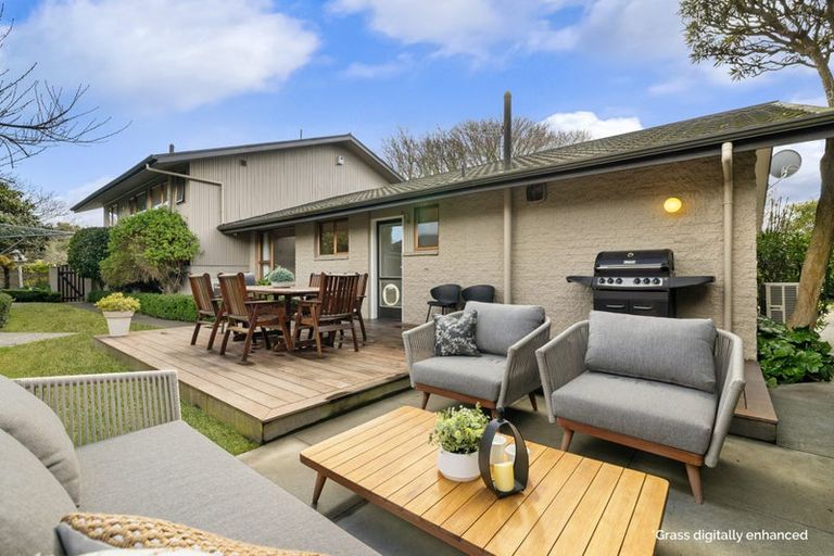 Photo of property in 27 Highland Place, Avonhead, Christchurch, 8042
