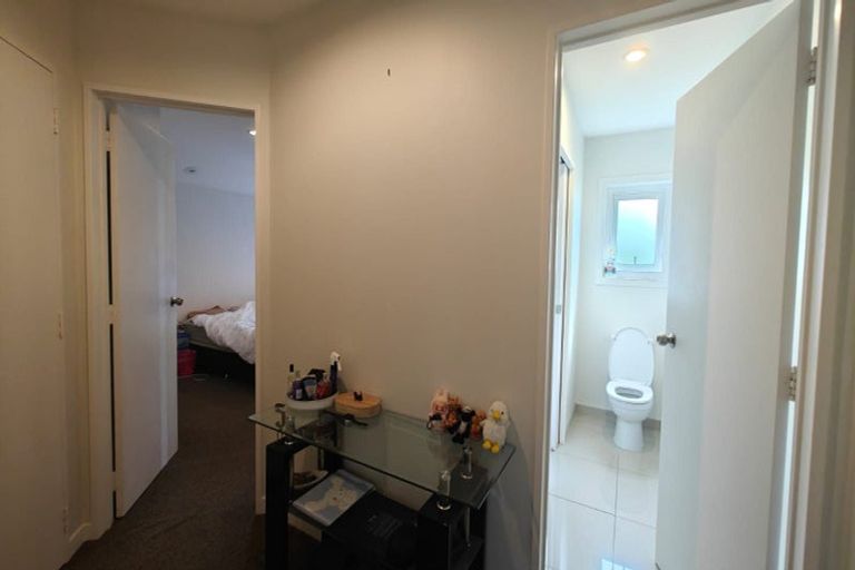 Photo of property in 31 Mandeville Place, Unsworth Heights, Auckland, 0632