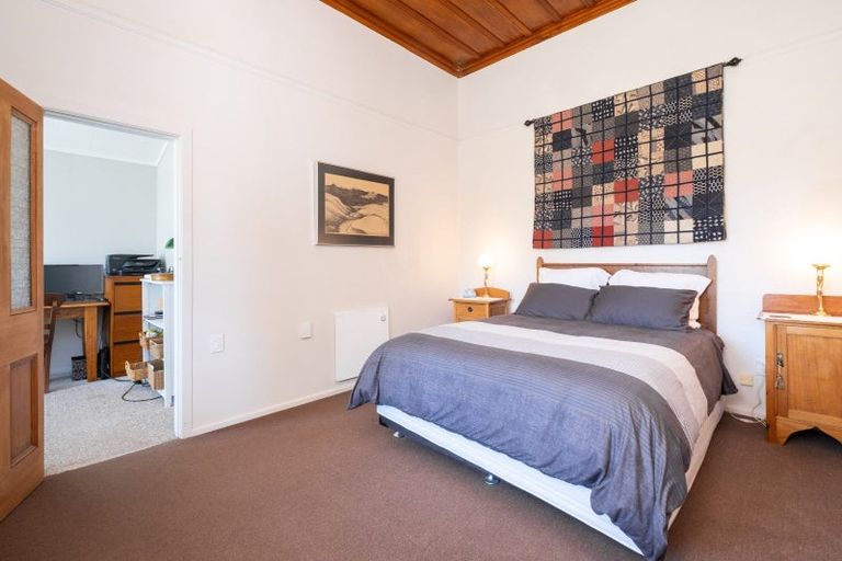 Photo of property in 2 Kaweka Place, Havelock North, 4130