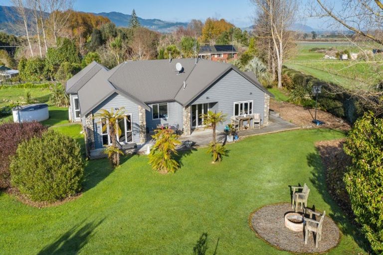 Photo of property in 84 Muhunoa West Road, Ohau, Levin, 5570