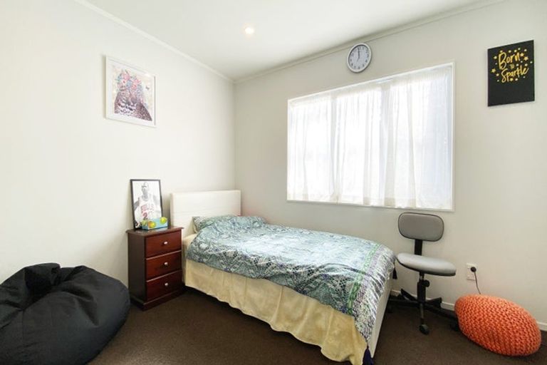 Photo of property in 60 De Quincey Terrace, Highland Park, Auckland, 2010