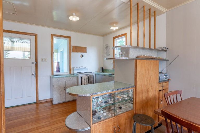 Photo of property in 15 Drake Street, Waikawa Beach, Manakau, 5573
