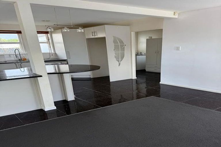 Photo of property in 2/18 Tahi Terrace, Glen Eden, Auckland, 0602