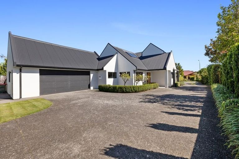 Photo of property in 7 Taylor Place, Merrilands, New Plymouth, 4312