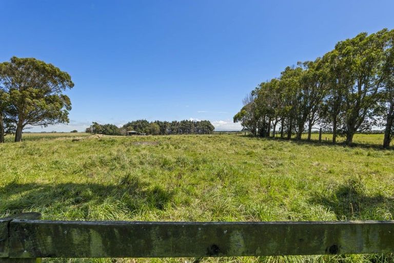 Photo of property in 90 Wirihana Road, Hawera, 4674