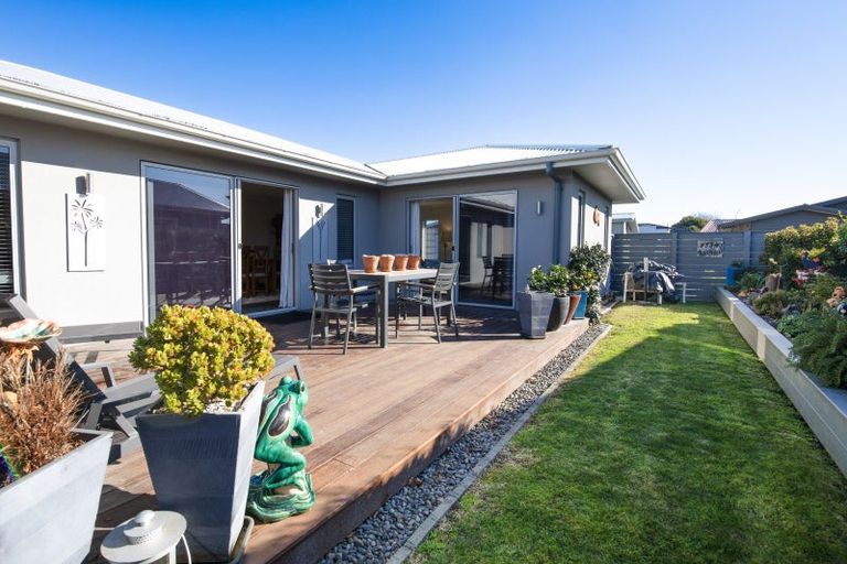 Photo of property in 2 Gregory Grove, Clive, 4102