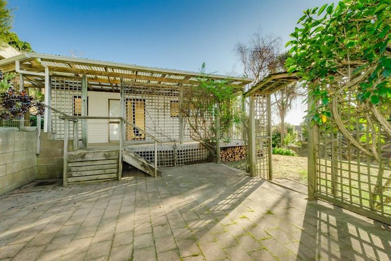 Photo of property in 38 Hicks Crescent, Waikanae Beach, Waikanae, 5036