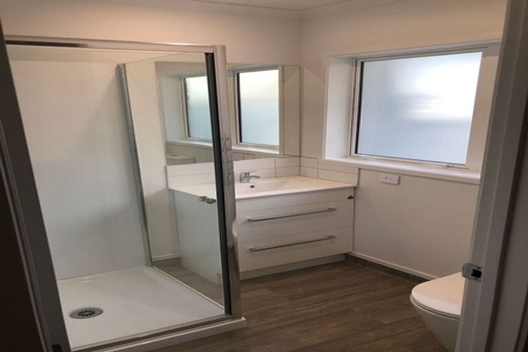 Photo of property in 2/7 Tulloch Place, Conifer Grove, Takanini, 2112