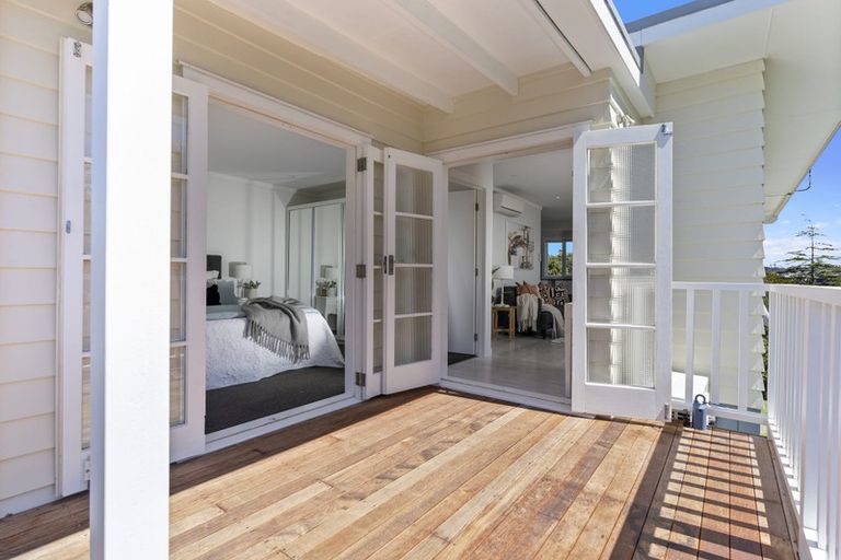 Photo of property in 12 Tindalls Bay Road, Tindalls Beach, Whangaparaoa, 0930