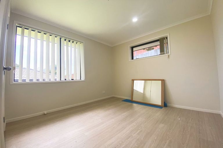 Photo of property in 21 Claywest Place, Glen Eden, Auckland, 0602