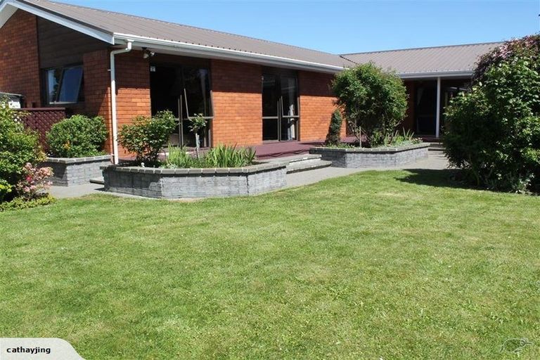 Photo of property in 64 Westgrove Avenue, Avonhead, Christchurch, 8042