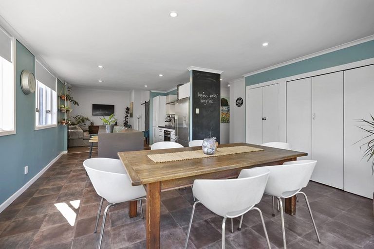 Photo of property in 22 Sackville Street, Fitzroy, New Plymouth, 4312