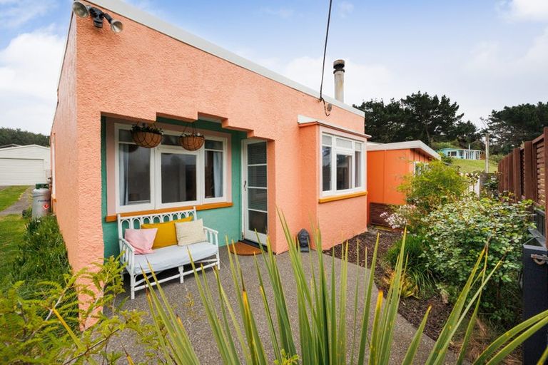 Photo of property in 16 Chrystal Street, Foxton Beach, Foxton, 4815