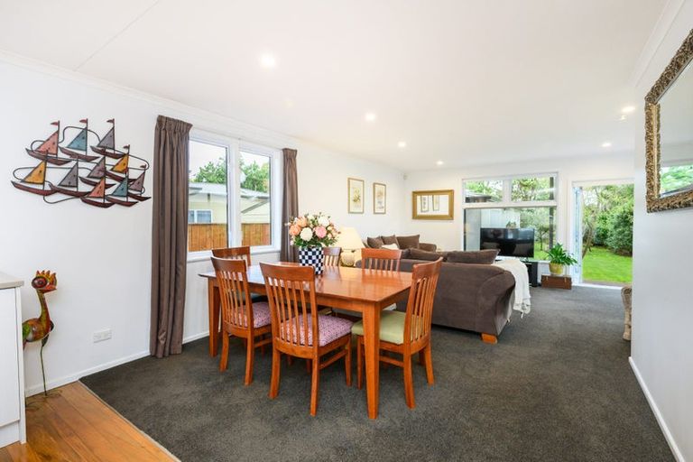 Photo of property in 8 Waterloo Crescent, Hokowhitu, Palmerston North, 4410