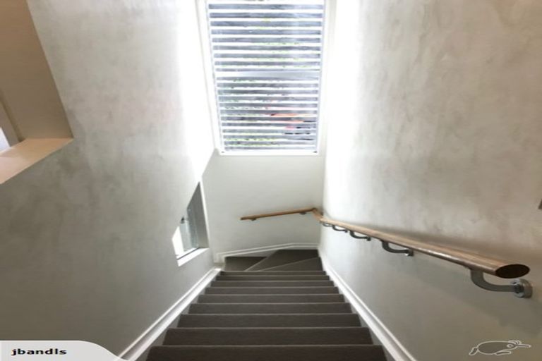 Photo of property in 32 Albionvale Road, Glen Eden, Auckland, 0602