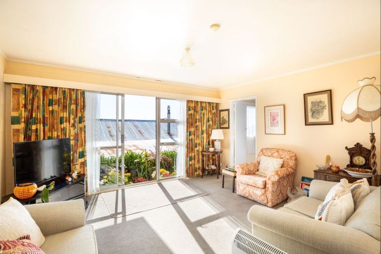 Photo of property in 21 Bayly Road, Moturoa, New Plymouth, 4310