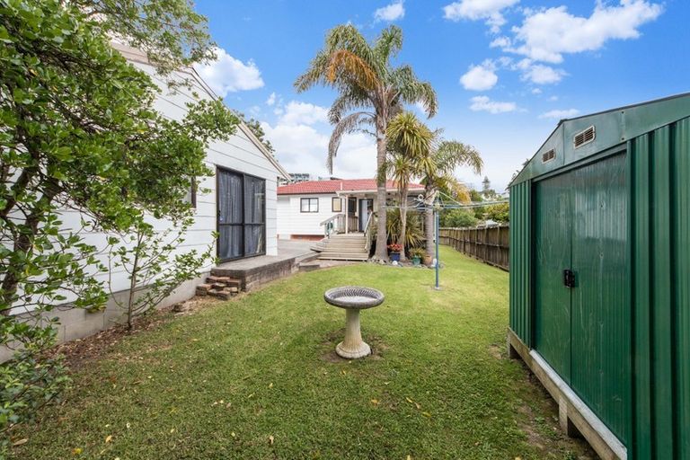 Photo of property in 9 Panzic Place, Glen Eden, Auckland, 0602