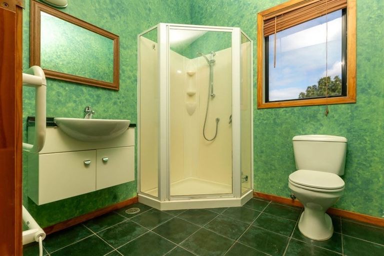 Photo of property in 180 Glengarry Road, Glen Eden, Auckland, 0602