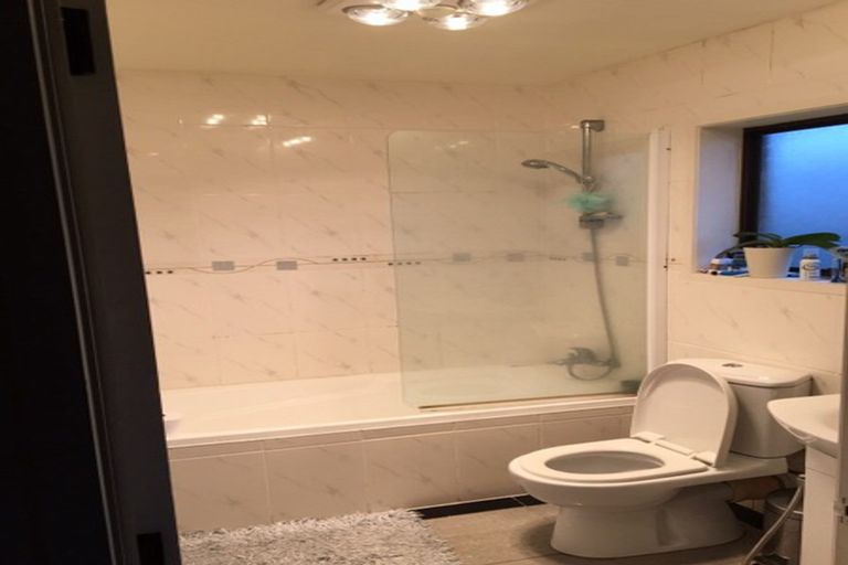 Photo of property in 2/9 Northall Road, New Lynn, Auckland, 0600